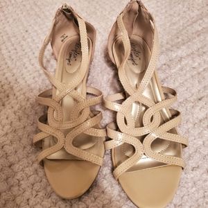 Dexflex Comfort Strapy Nude Sandle Size 7 1/2